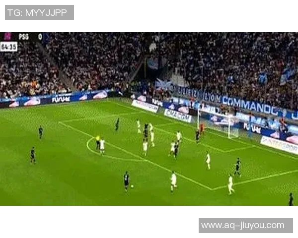 马赛后卫阿格德机场遭球迷袭击险遭扇脸事件引发关注