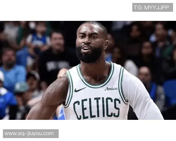 杰伦布朗半场表现平平7投3中三分命中率高但仅得8分助力球队需更努力 杰伦布朗半场表现平平7投3中三分命中率高但仅得8分助力球队需更努力