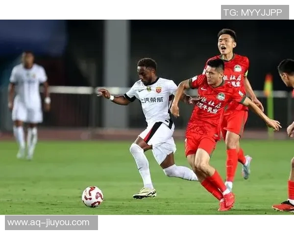 海港队训练照曝光加布里埃尔热情竖大拇指展现团队士气