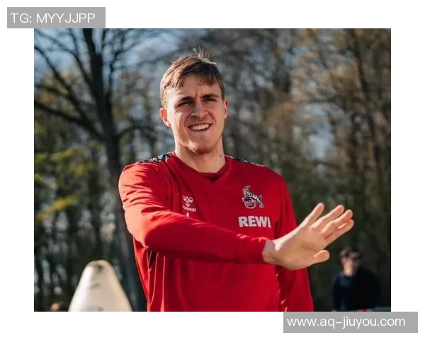 科隆后卫许伯斯右膝重伤恐缺席数月球队面临严峻考验